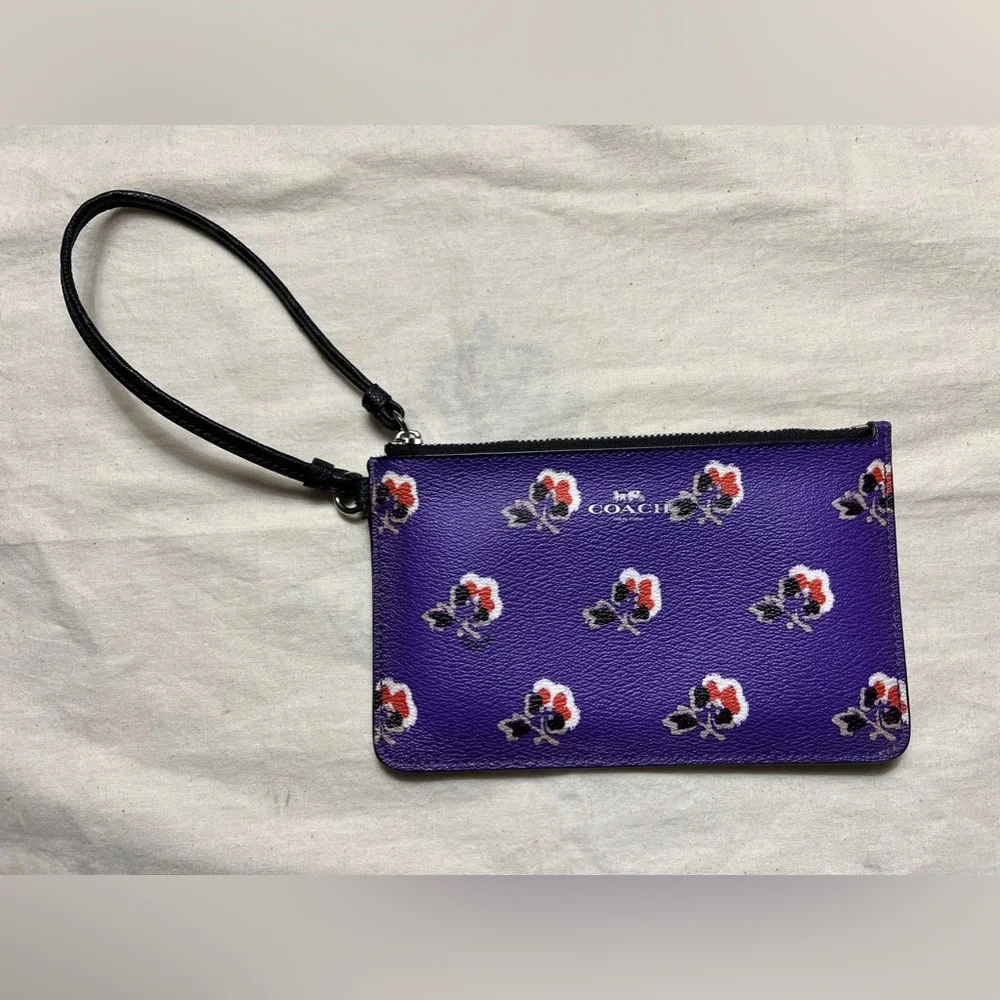 Coach Bramble Rose leather top Zip wristlet 💖 - Picture 1 of 6